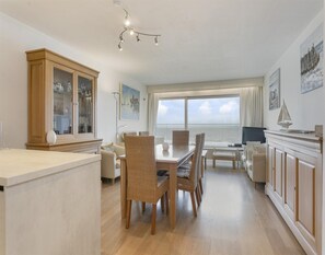 Apartment | Dining - Lively Apartment in Blankenberge (Blankenberge)