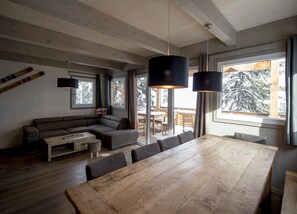 Chalet | Dining