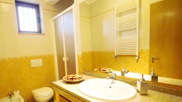 Dusche, Whirlpool, Haartrockner, Bidet