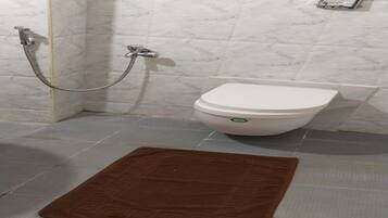 Doppia Premium | Bagno | Doccia, asciugamani, sapone, shampoo