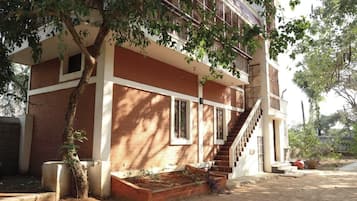 Façana frontal de l'allotjament