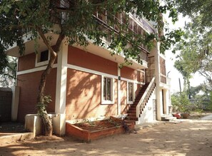 Façana frontal de l'allotjament