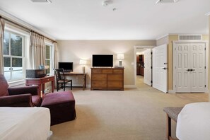 1 bedroom, desk, iron/ironing board, WiFi - Serene 1-BR Ski-In/Ski-Out Retreat on Okemo Mtn. (Ludlow)