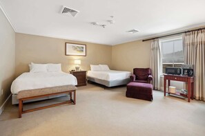 1 bedroom, desk, iron/ironing board, WiFi - Serene 1-BR Ski-In/Ski-Out Retreat on Okemo Mtn. (Ludlow)