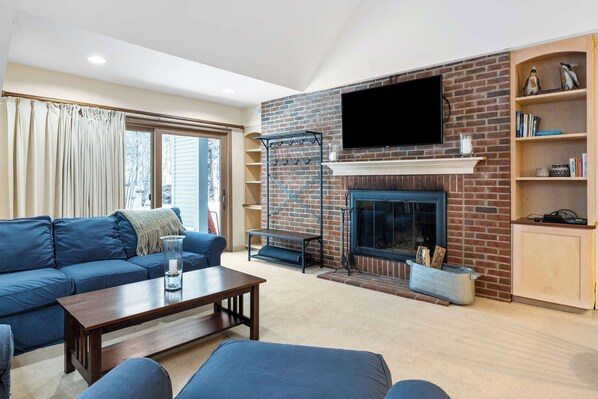 TV, fireplace, offices