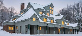 Mountainside 3-BR Ski-In/Out Alpine Retreat