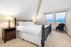 3 bedrooms, desk, WiFi, bed sheets