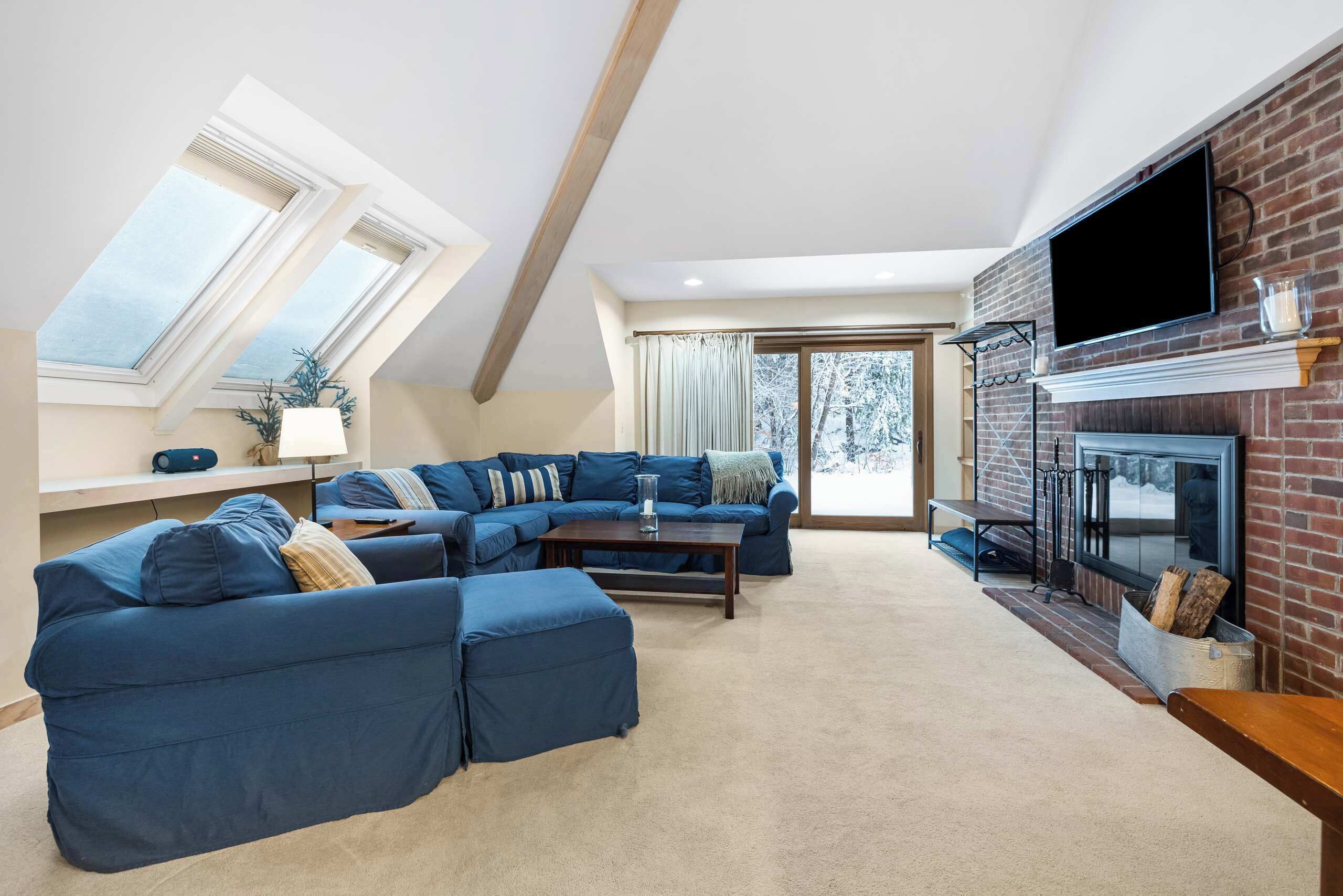 TV, fireplace, offices