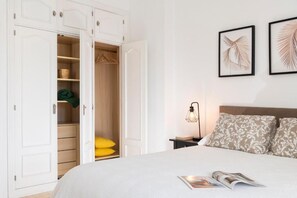 2 bedrooms, iron/ironing board, WiFi, bed sheets - Leones Home, parking and river views. (Sevilla)