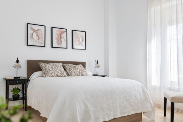 2 bedrooms, iron/ironing board, WiFi, bed sheets