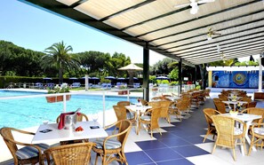 Bar junto a la alberca