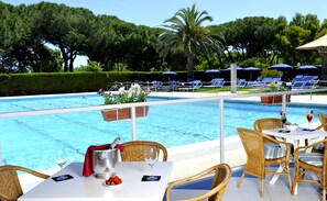 Seasonal outdoor pool, open 10:00 AM to 7:00 PM, pool umbrellas - ITALY VILLAGE (Sessa Aurunca)