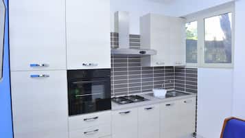 Superior Apartment | Private kitchen | Fridge, stovetop, high chair, cookware/dishes/utensils