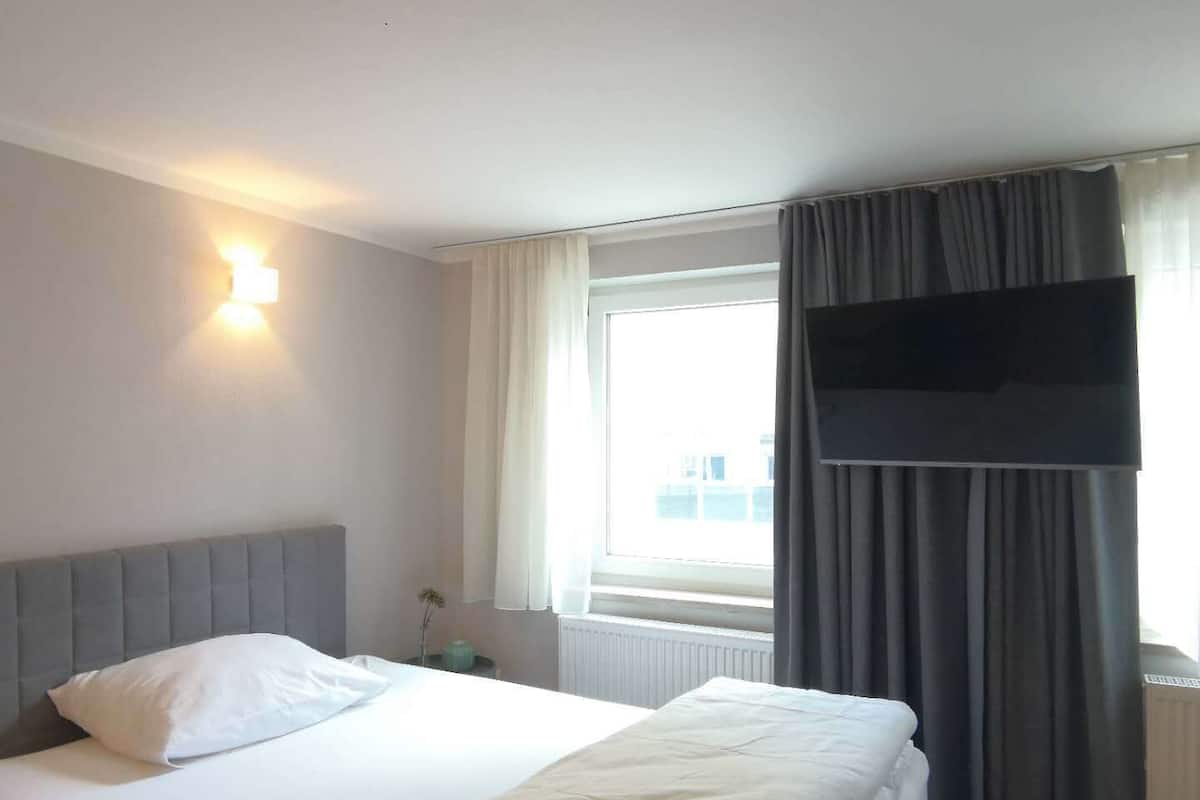 Deluxe Apartment | 1 bedroom, soundproofing, free WiFi, bed sheets