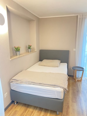 Quartos à prova de som, Wi-Fi de cortesia, roupa de cama