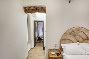 Een strijkplank/strijkijzer, gratis wifi, beddengoed