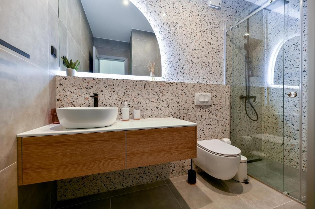 Room | Bathroom | Shower, hair dryer, towels, soap