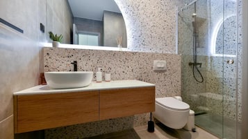 Room | Bathroom | Shower, hair dryer, towels, soap