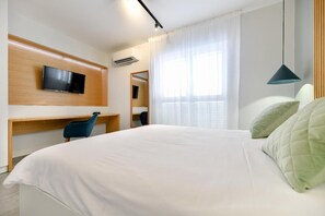 Oda | Güneşlik/perde, ses yalıtımı, ütü/ütü masası 