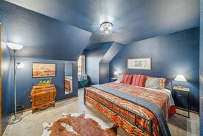 4 bedrooms, iron/ironing board, WiFi, bed sheets