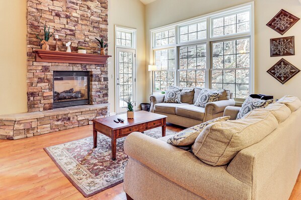 Apartment (5 Bedrooms) | Interior - Boulder Lake Access: Townhome w/ Deck! (Lake Harmony)