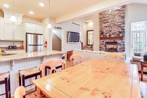 Apartment (5 Bedrooms) | Interior - Boulder Lake Access: Townhome w/ Deck! (Lake Harmony)