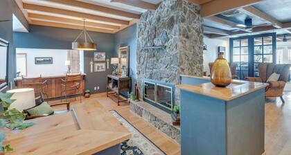 Game Room, Media Room & Pool: Luxe Villa in Craig!