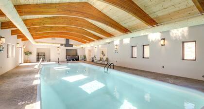 Game Room, Media Room & Pool: Luxe Villa in Craig!