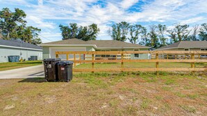 A fenced outdoor area with a building in the background. - 2 Mi to Rainbow Springs: Home w/ Hot Tub! (Dunnellon)