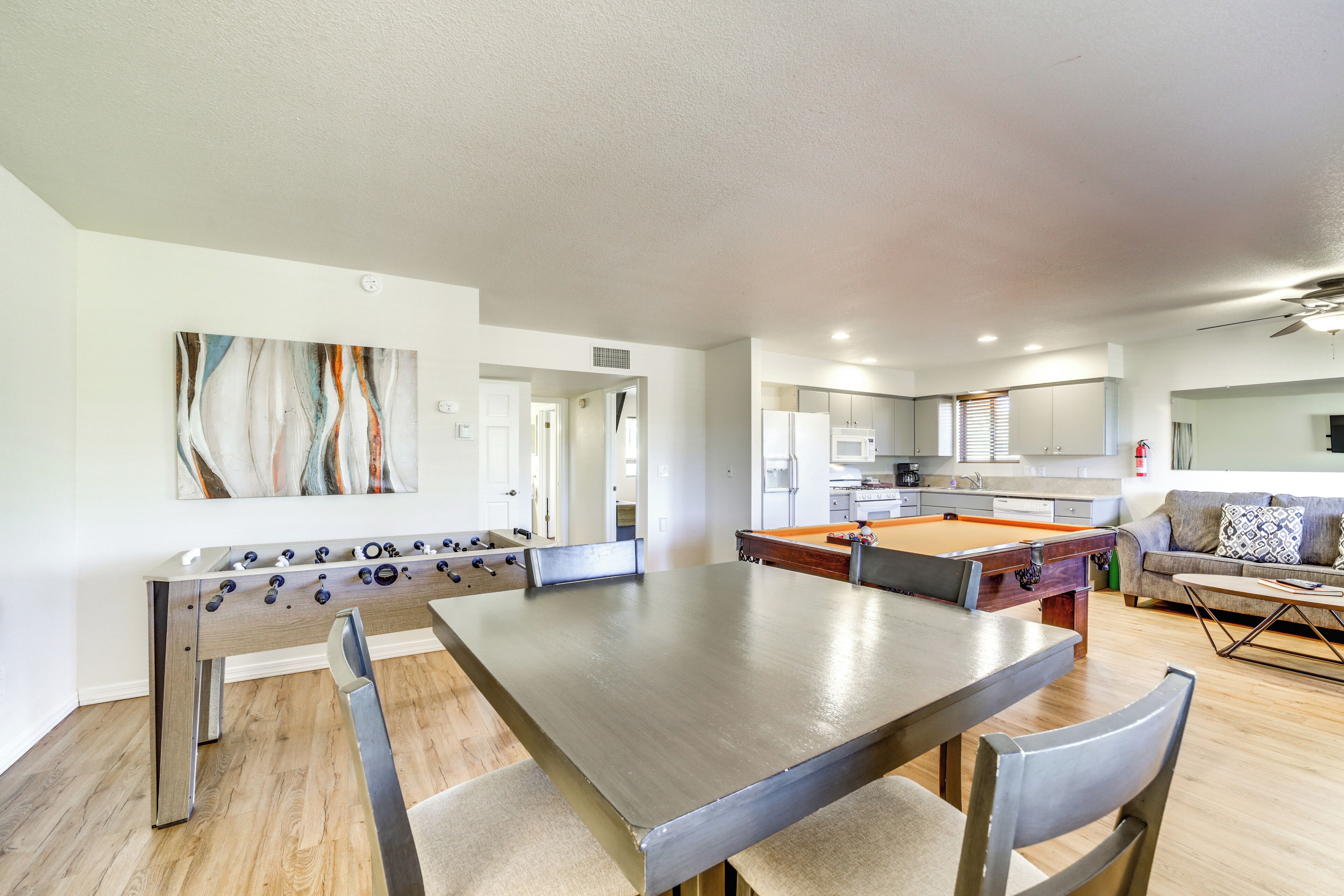 House (5 Bedrooms) | Interior