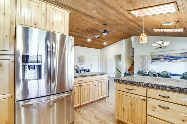 House (5 Bedrooms) | Interior