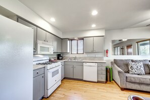 House (5 Bedrooms) | Interior