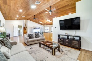 House (5 Bedrooms) | Interior