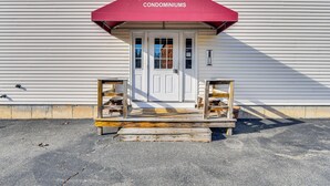 A small building with a red awning labeled "SPINDEL CITY CONDOMINIUMS."