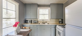 Near Sabine Lake: Pet-friendly Apt in Port Arthur