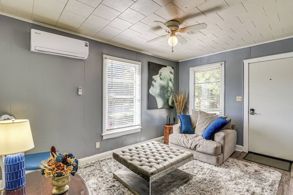 Near Sabine Lake & Refineries: Pet-friendly Apt - Nederland, TX