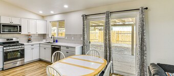 ~1 ไมล์ถึง Pioneer Crossing Casino: Fernley Retreat!