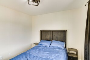 Interior - 1 Mi to Pioneer Crossing Casino: Fernley Retreat! (Fernley)