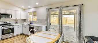 1 Mi to Pioneer Crossing Casino: Fernley Retreat!