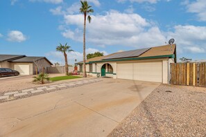 Interior - 2 Mi to Dtwn Gilbert: Family-friendly Mesa Gem (Mesa)