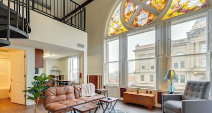 Unique & Stylish Studio Loft in Huntington!