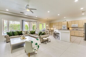 Interior - Family Friendly: Spacious Oasis in Palm Desert! (Palm Desert)
