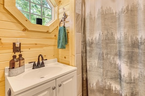 House (1 Bedroom) | Interior - On 40 Acres: Charming Cabin in Zanesville! (Zanesville)