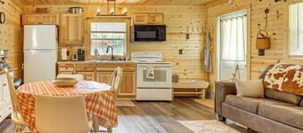 On 40 Acres: Charming Cabin in Zanesville!