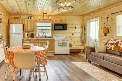 On 40 Acres: Charming Cabin in Zanesville!