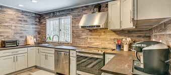 Ski, Hike & Golf: Pet-friendly Windham Retreat