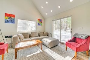 Interior - Ski, Hike & Golf: Pet-friendly Windham Retreat (Windham)