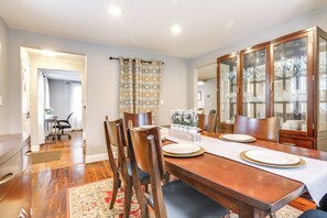 House (4 Bedrooms) | Interior