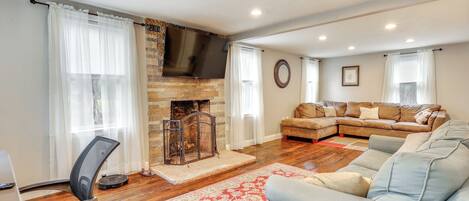 House (4 Bedrooms) | Front of property