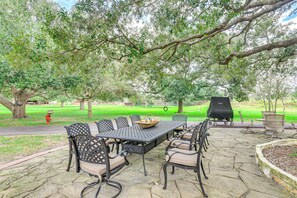 Interior - Family Home on 30 Acres in Manvel! (Manvel)